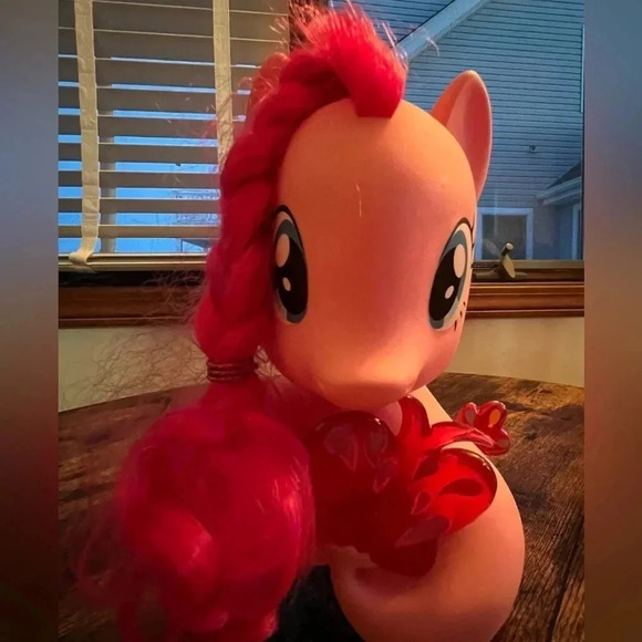 Collectible: My Little Pony - Pinkie Pie Styling Head - Large Pinky Pie Figure - Picture 9 of 13